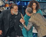 Sanremo 2024: le pagelle della terza serata. Russell Crowe generoso, l'Ariston in piedi per Angelina Mango