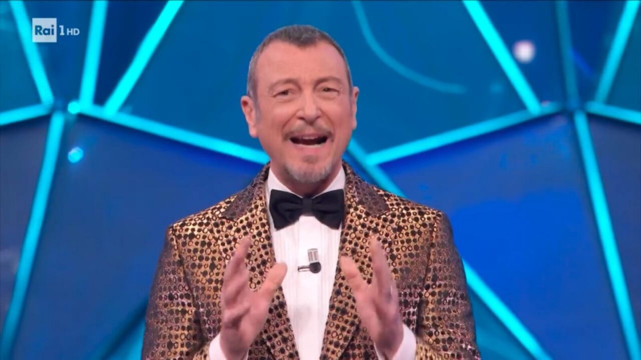 Sanremo 2024, terza serata al via con la polemica di Amadeus: 'Si è parlato troppo di John Travolta'