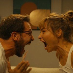 Uccidimi, tesoro!: Weronika Ksiazkiewicz e Mateusz Banasiuk in una scena del film