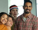 Players, la recensione: una rom-com che sfrutta alla perfezione Gina Rodriguez e Tom Ellis