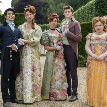 Bridgerton: i Featherington in un'immagine della stagione 3