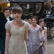 Bridgerton: Eloise in un'immagine della stagione 3