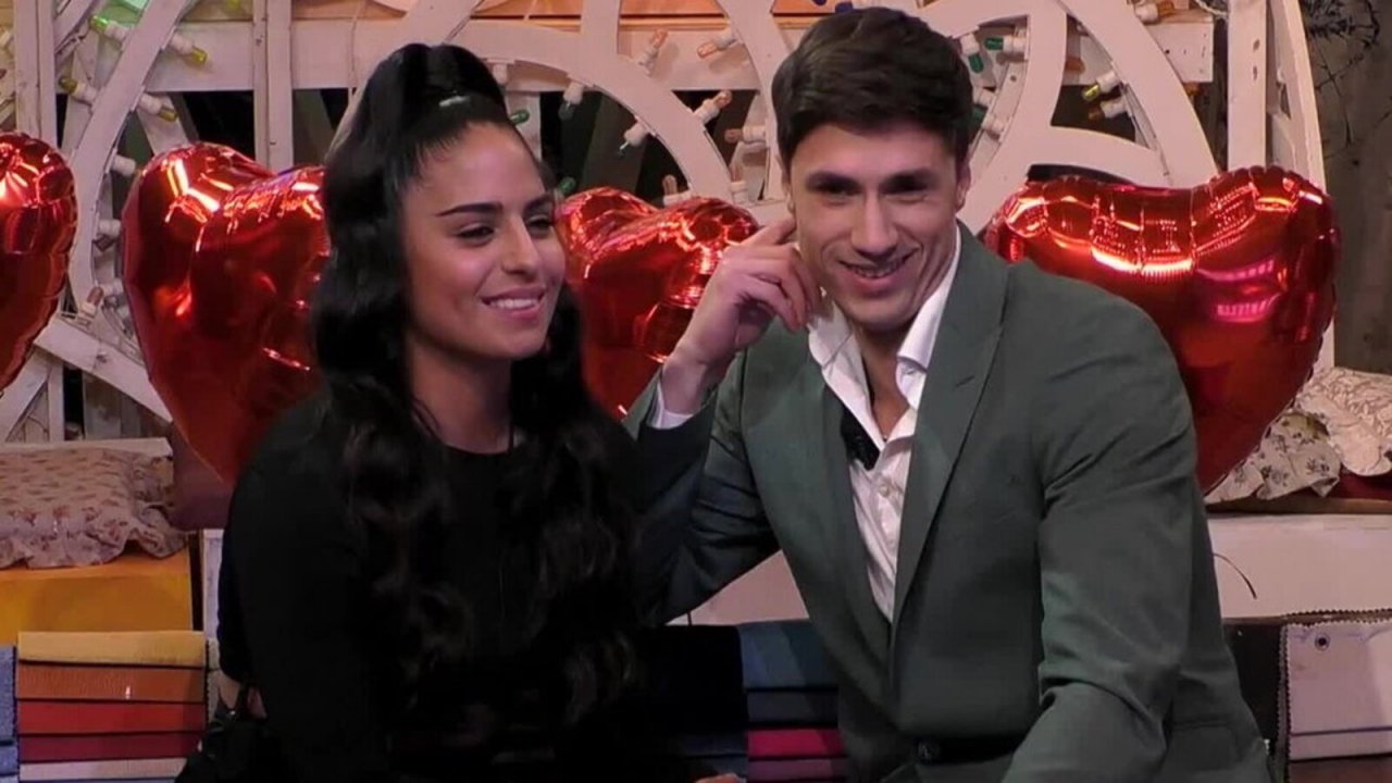 Grande Fratello, Mirko Brunetti entra consola Beatrice e richiama Perla: 'Sei laureata in psicologia?'