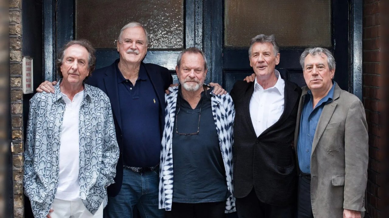 Eric Idle attacca il manager dei Monty Python per la gestione disastrosa del denaro, John Cleese lo difende