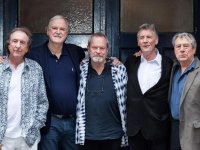 Eric Idle attacca il manager dei Monty Python per la gestione disastrosa del denaro, John Cleese lo difende