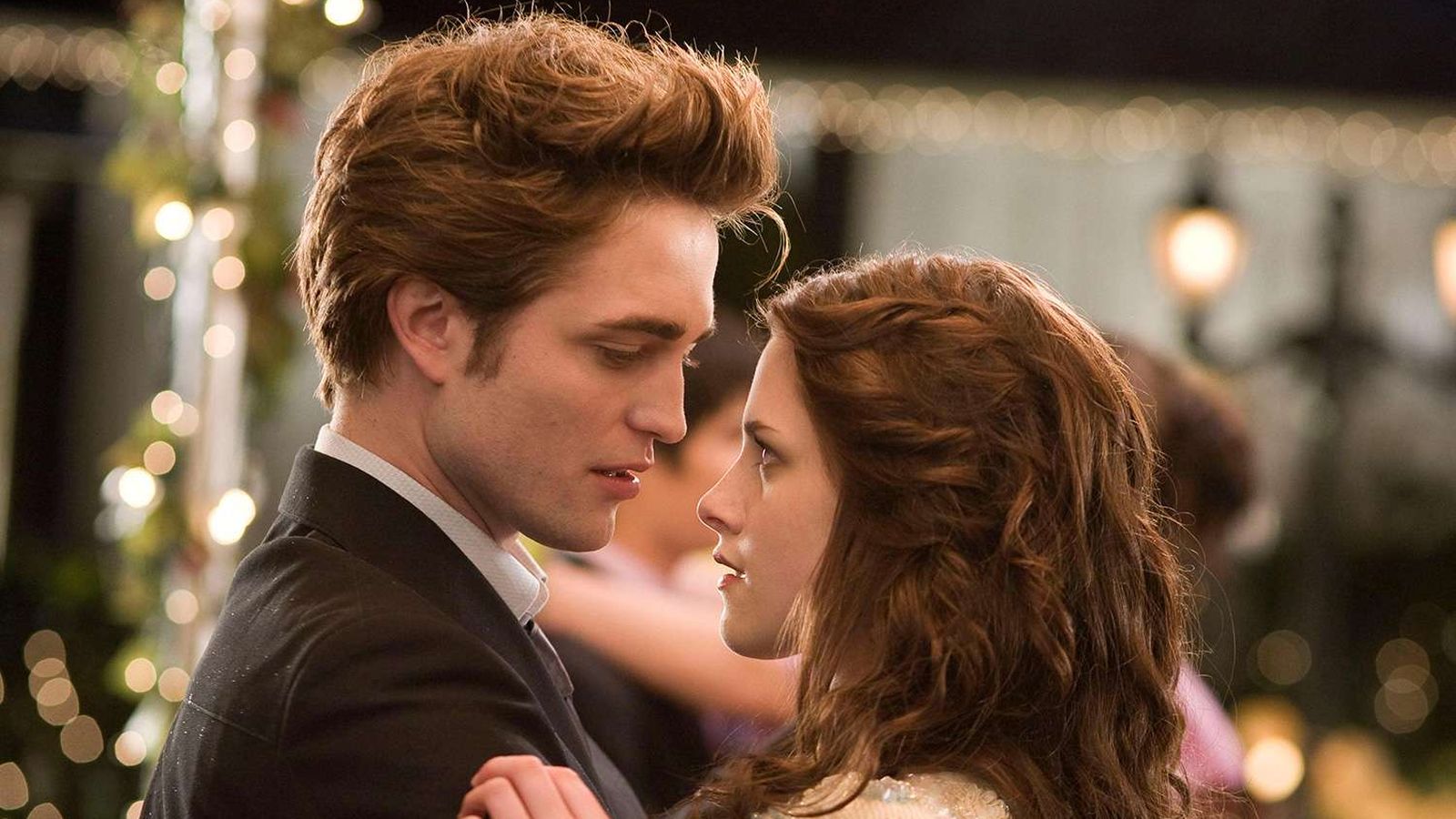 Twilight, Kristen Stewart: 'Lo studio voleva fare un film per ragazzi; quando ca**o sorridono Edward e Bella?'
