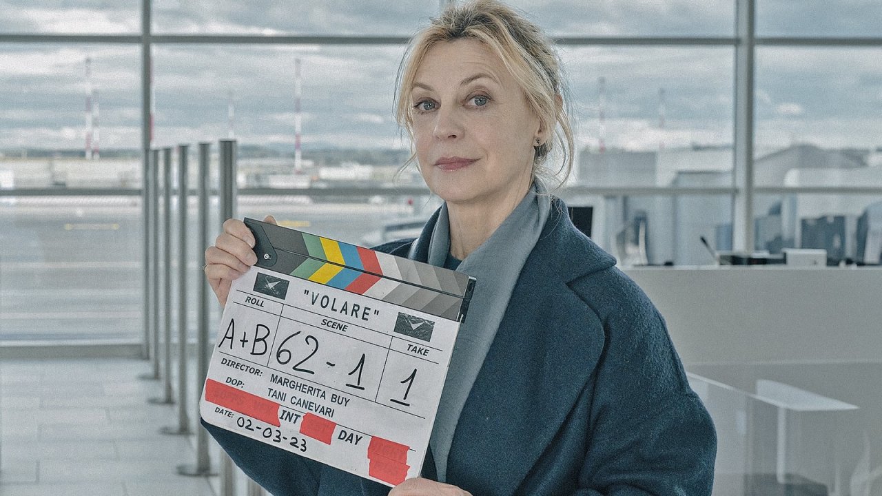 Volare, Margherita Buy e un film contro la paura (di vivere)