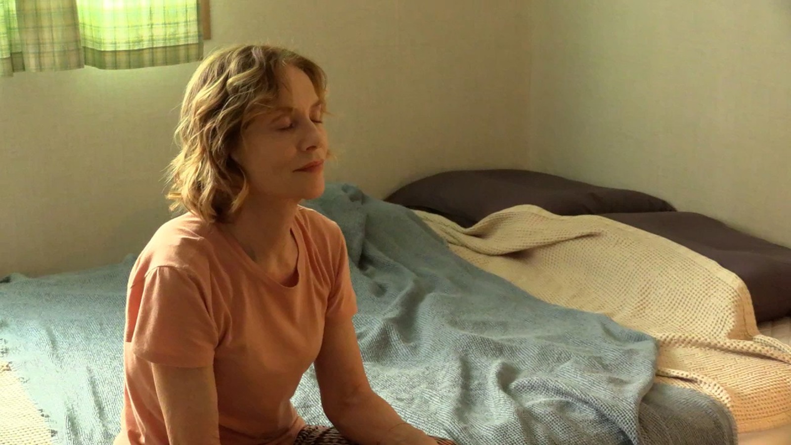 Isabelle Huppert svela che ha girato A Traveler's Needs senza uno script