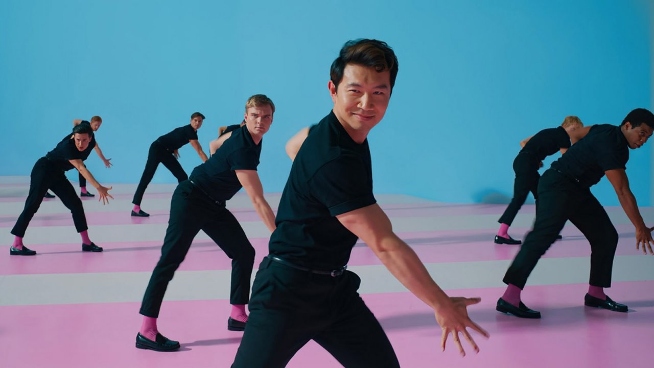 Simu Liu non rifiuterebbe l'invito a esibirsi sulle note di I'm Just Ken agli Oscar 2024 con Ryan Gosling