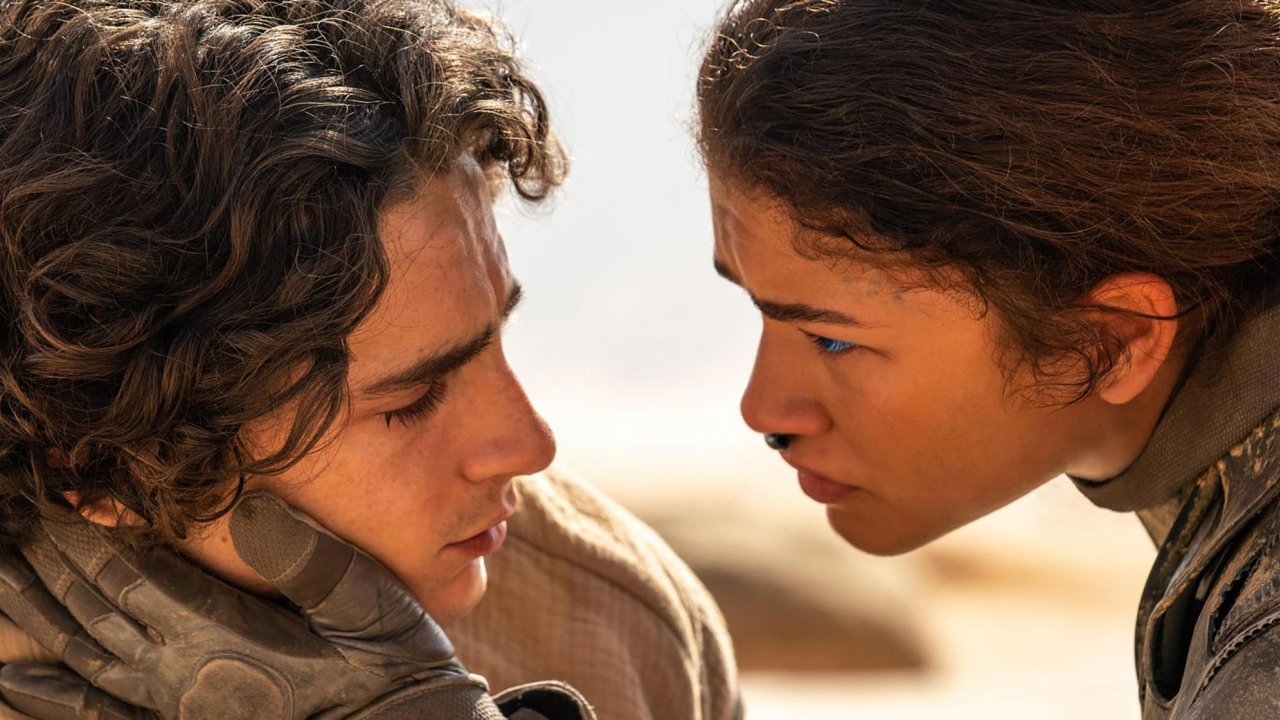 Timothée Chalamet e Zendaya nel deserto