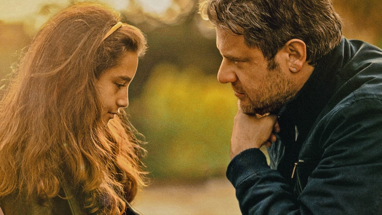 Martedì e venerdì, la recensione: Edoardo Pesce e l’odissea di un padre