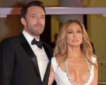Ben Affleck non voleva una 'relazione sui social media' con Jennifer Lopez, ma è dovuto scendere a compromessi