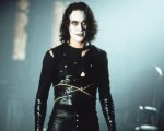 Il corvo: Bill Skarsgård è Eric Draven nelle prime immagini del remake