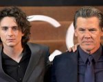 Josh Brolin vuole pomiciare con Timothée Chalamet? Il divo commenta le voci su internet: 'Fuori controllo'