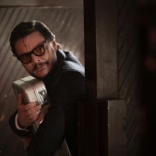 Drive Away Dolls: Pedro Pascal in una scena del film