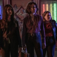 Drive Away Dolls: Margaret Qualley, Geraldine Viswanathan, Beanie Feldstein in una scena del film