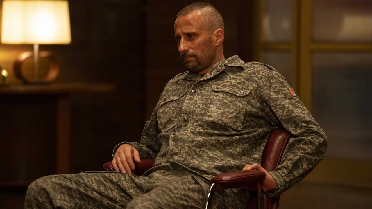 Matthias Schoenaerts in una scena di The Regime