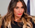 Uomini e Donne anticipazioni: Ida Platano bacia un corteggiatore, Brando abbandona lo studio