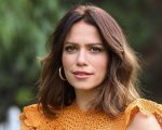 One Tree Hill, Bethany Joy Lenz racconta i suoi dieci anni in una setta nel memoir Dinner for Vampires