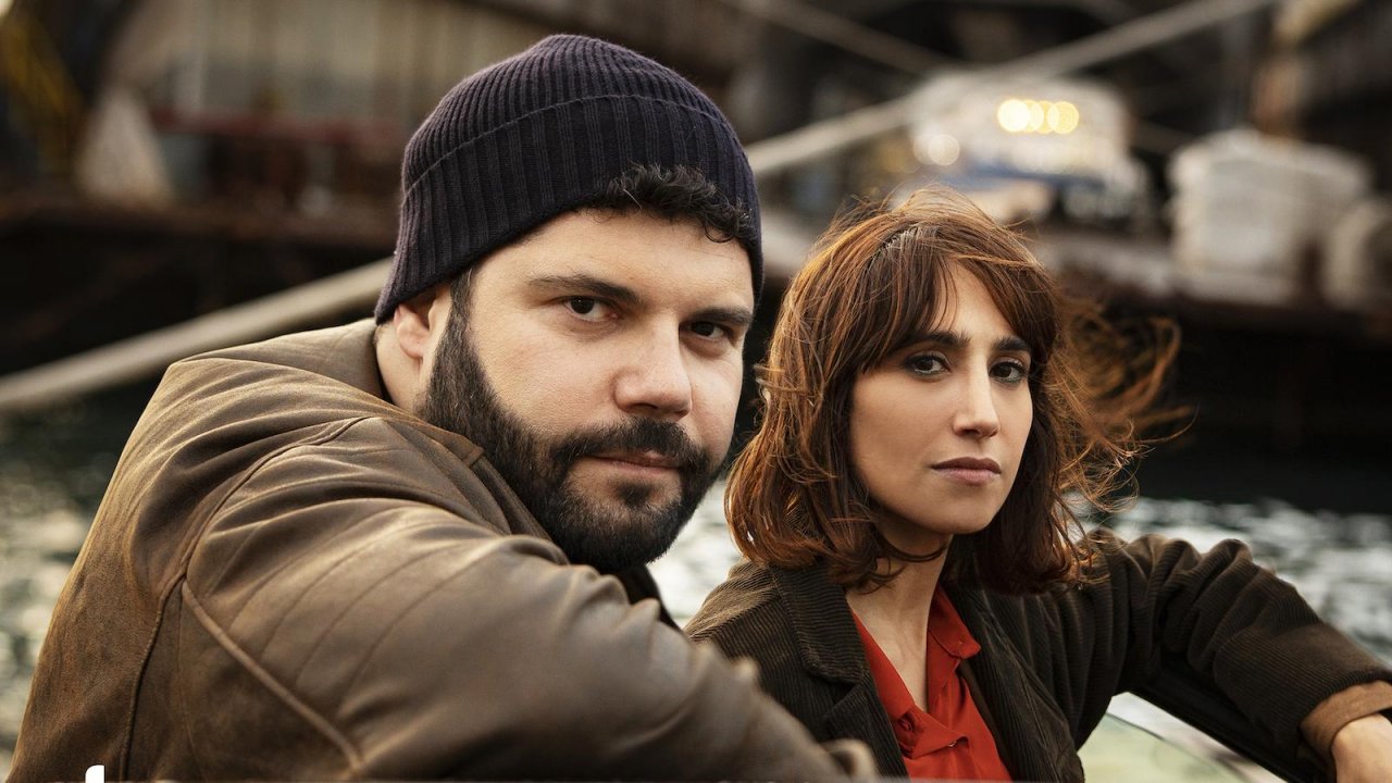 Salvatore Esposito e Silvia D'Amico al porto di Napoli