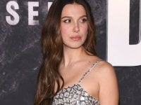 Millie Bobby Brown sul red carpet di Damsel col fidanzato Jake e il suocero Jon Bon Jovi (FOTO)