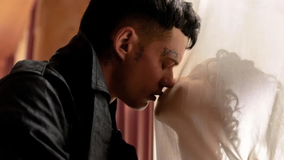 The Crow - Il corvo: Bill Skarsgård nel trailer italiano, nuove critiche dai fan dell'originale