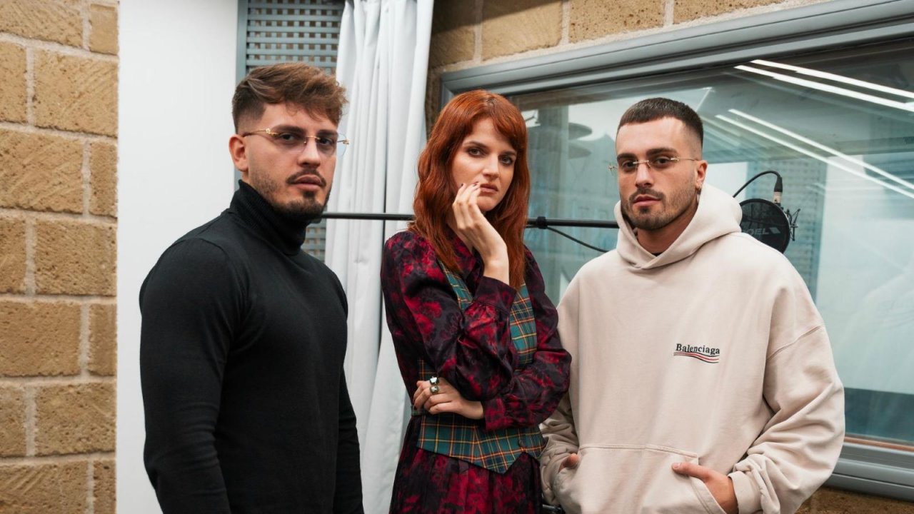 Stasera c'è Cattelan su Rai 2, ospiti del 6 marzo: Alessandro Borghi, Valerio Mastandrea e Chiara Galiazzo