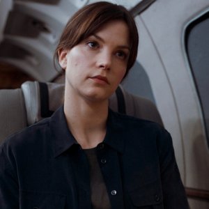 All the Devil's Men - Squadra Speciale: Sylvia Hoeks in una scena