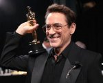 Robert Downey Jr. vince il primo Oscar per Oppenheimer: 'Ringrazio la mia terribile infanzia e l'Academy'