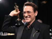 Robert Downey Jr.: Gwyneth Paltrow esplode di gioia per l'Oscar dell'amico mentre è dal parrucchiere