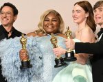 Oscar 2024, tutti i look visti sul red carpet: abiti da sogno e qualche scivolone