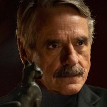 Uomini e Dei. Le meraviglie del Museo Egizio: Jeremy Irons in un primo piano