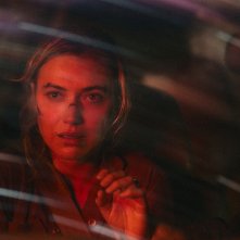 Outer Range 2: Imogen Poots in auto una foto degli episodi