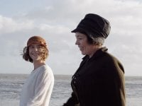 Cattiverie a domicilio: Olivia Colman nel trailer della deliziosa commedia