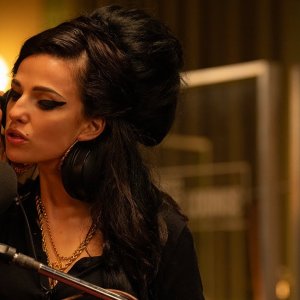 Back to Black: Marisa Abela nel film