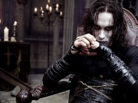 Il Corvo, Alex Proyas sul reboot: 'Non andava realizzato, il film originale era l'eredità di Brandon Lee'