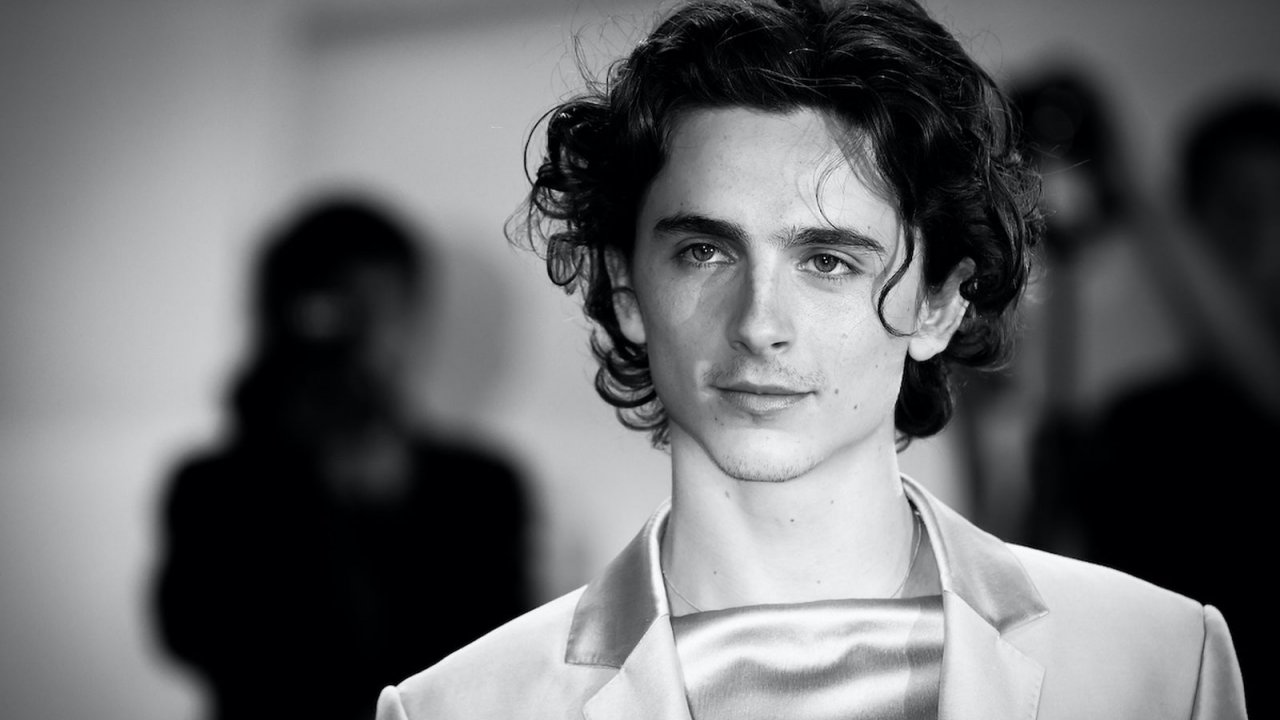 Timothée Chalamet nei panni di Bob Dylan: prime foto dal set di A Complete Unknown