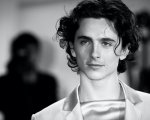 Timothée Chalamet nei panni di Bob Dylan: prime foto dal set di A Complete Unknown