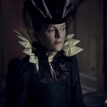 Mary & George: un'immagine di Julianne Moore nella serie