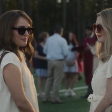 May December: Natalie Portman e Julianne Moore in un frame