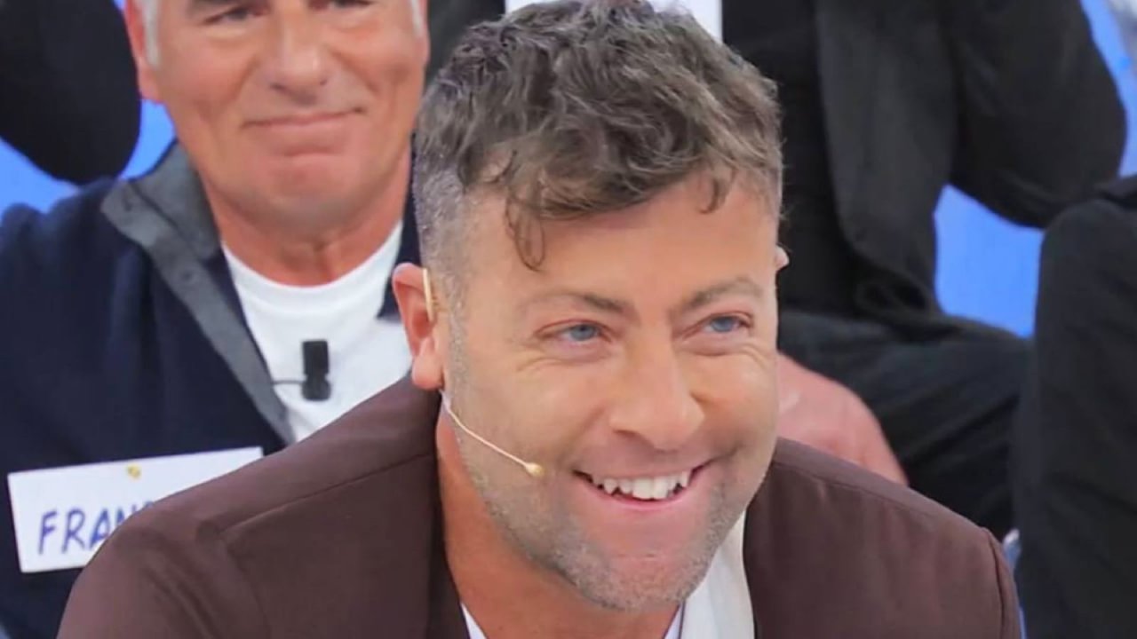 Uomini e donne: Ida al centro di un profumo-gate con Pierpaolo e Mario, Daniele lascia lo studio