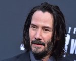 Keanu Reeves sfoggia un nuovo look sul set del film Outcome, diretto da Jonah Hill