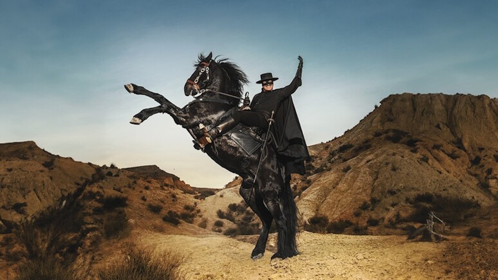 Zorro: Paramount+ annuncia la serie con Jean Dujardin, anche Ficarra nel cast