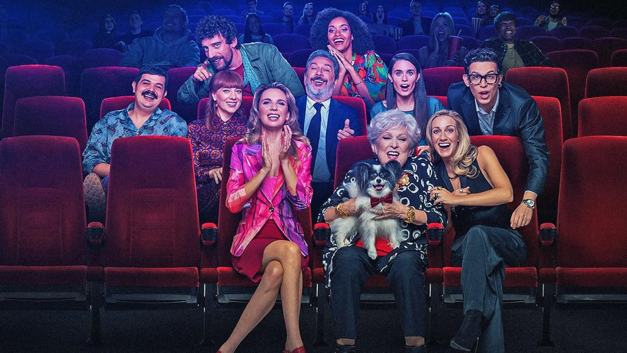 Call My Agent - Italia 2, recensione: molto più italiana, sempre divertente