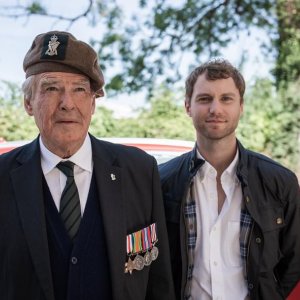 The Last Rifleman: Pierce Brosnan, Desmond Eastwood in una scena del film