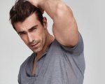 Chi è İbrahim Çelikkol l'attore turco che interpreta Hakan nella serie Terra Amara