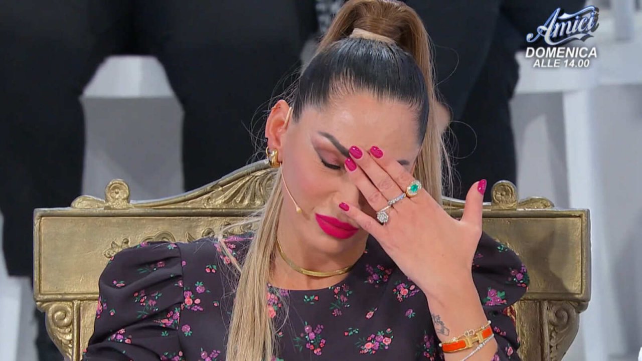 Uomini e donne anticipazioni: Ida vuole abbandonare il trono,  Ernesto Russo esce con Marianna