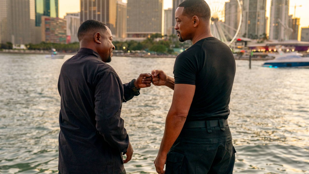 Will Smith e Martin Lawrence in auto in una scena di Bad Boys: Ride or Die