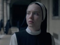 Sydney Sweeney nuda nella pubblicità sportiva, le atlete insorgono: 'Basta sessualizzare le donne'