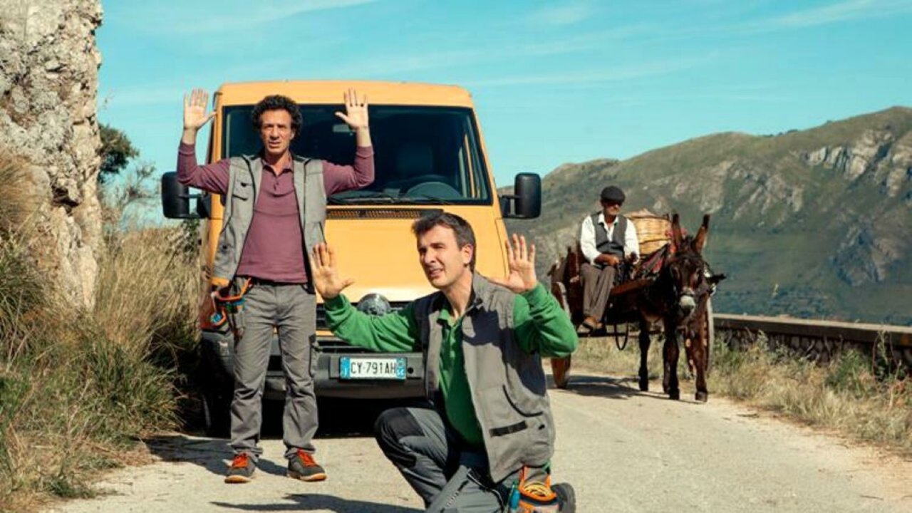 Stasera su Canale 5 Incastrati 2 con Ficarra e Picone: trama e cast delle puntate del 26 marzo